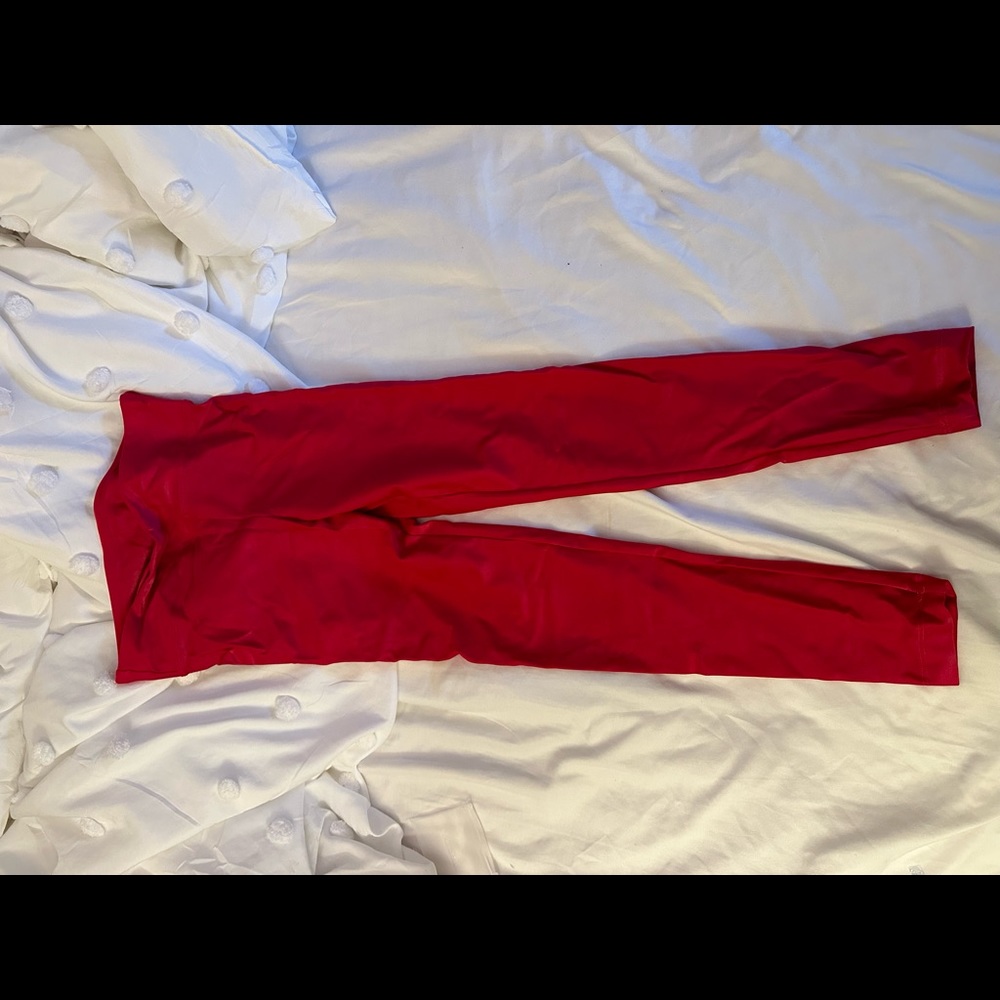 Koral leggings in red shiny